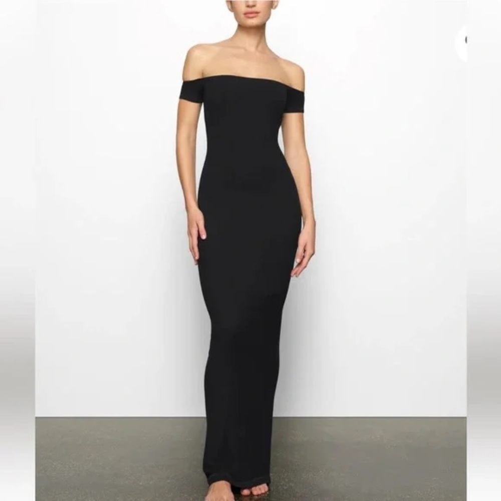 SKIMS SOFT LOUNGE OFF THE SHOULDER
DRESS M